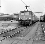 854265 Afbeelding van de electrische locomotief nr. 150.002 (reeks 15) van de N.M.B.S als T.E.E.-trein ( Étoile du Nord ...